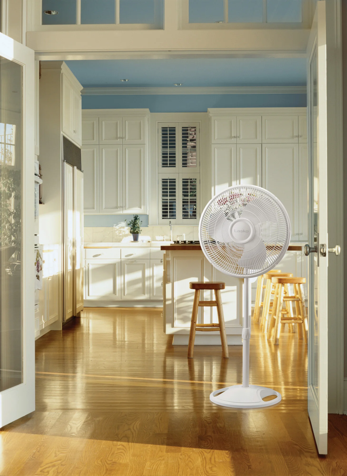 Lasko 16" 3-speed Pedestal Fan (white, model 2520) - Image 12