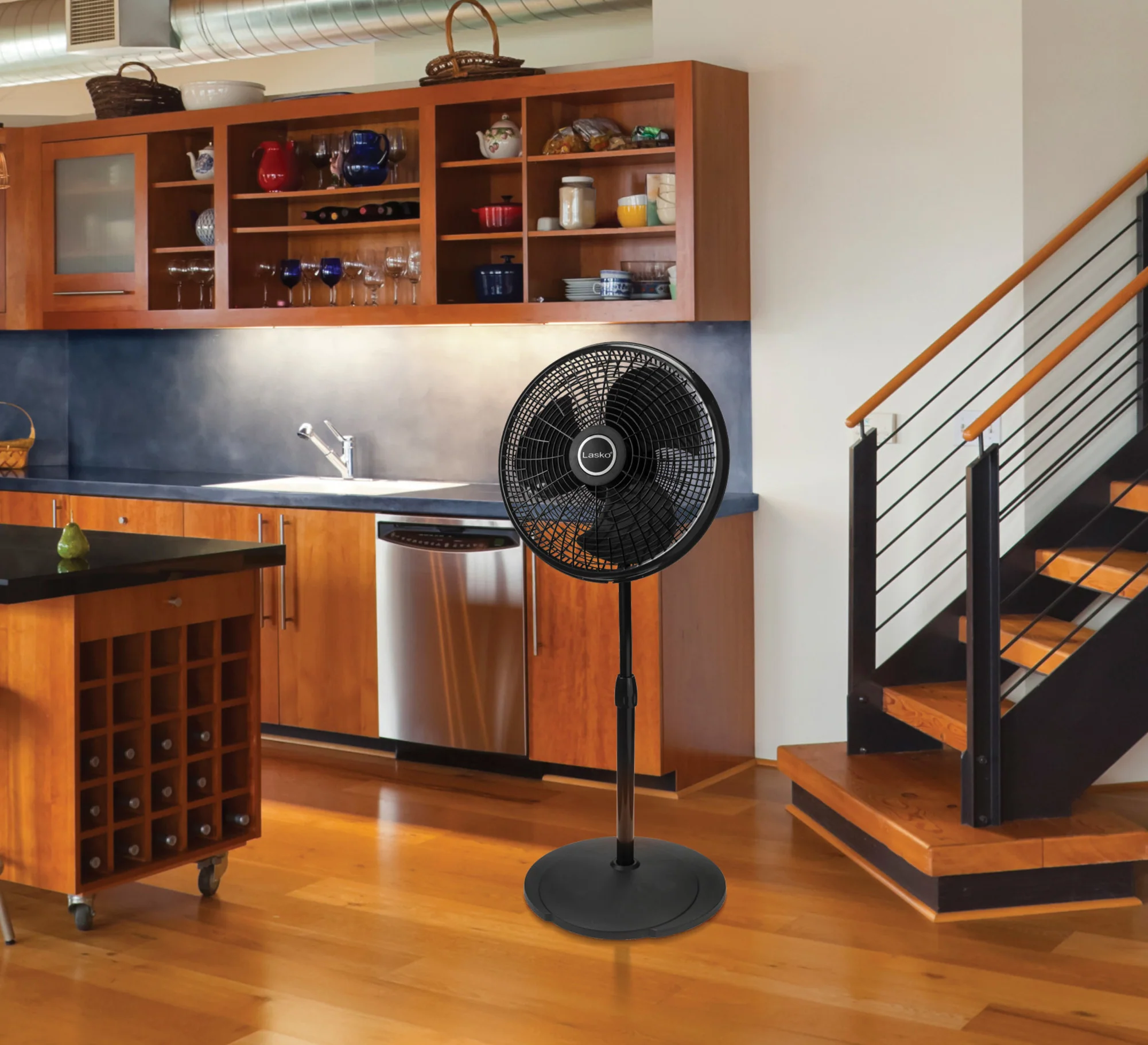 Lasko Performance 16" 3-speed Pedestal Fan (black, model 2527) - Image 10