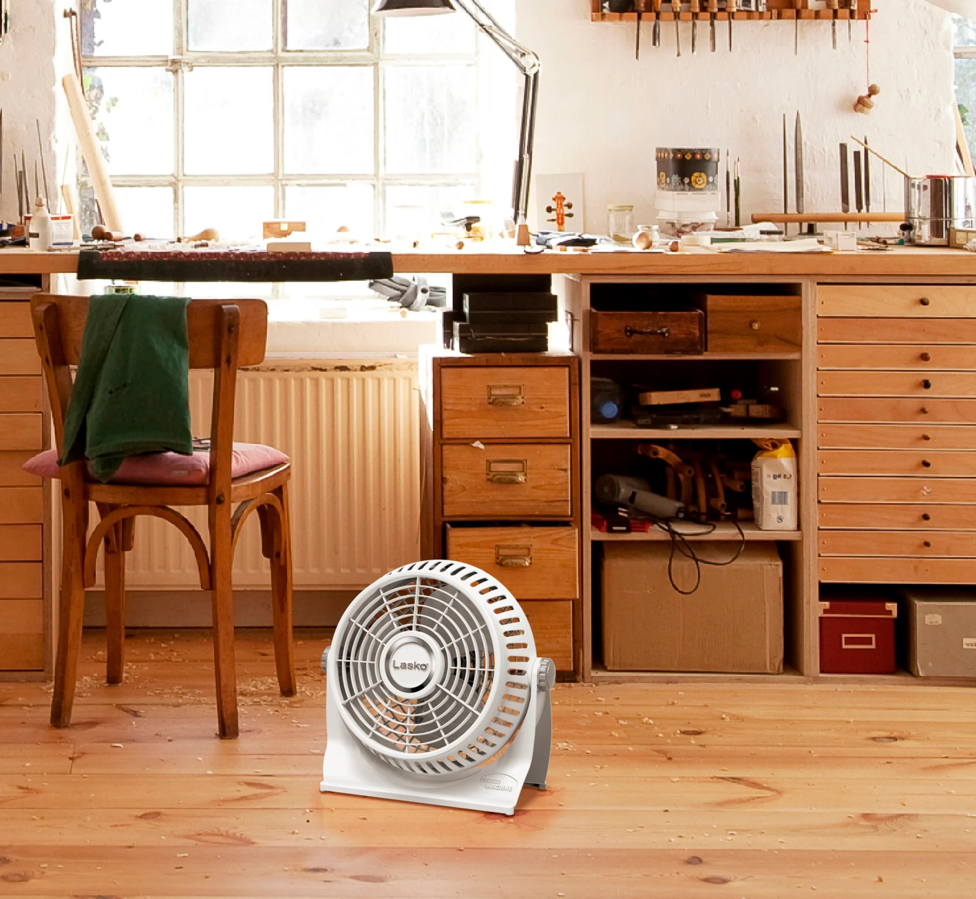 Lasko 508 10" Portable 2-Speed Breeze Machine Table Fan - Image 3