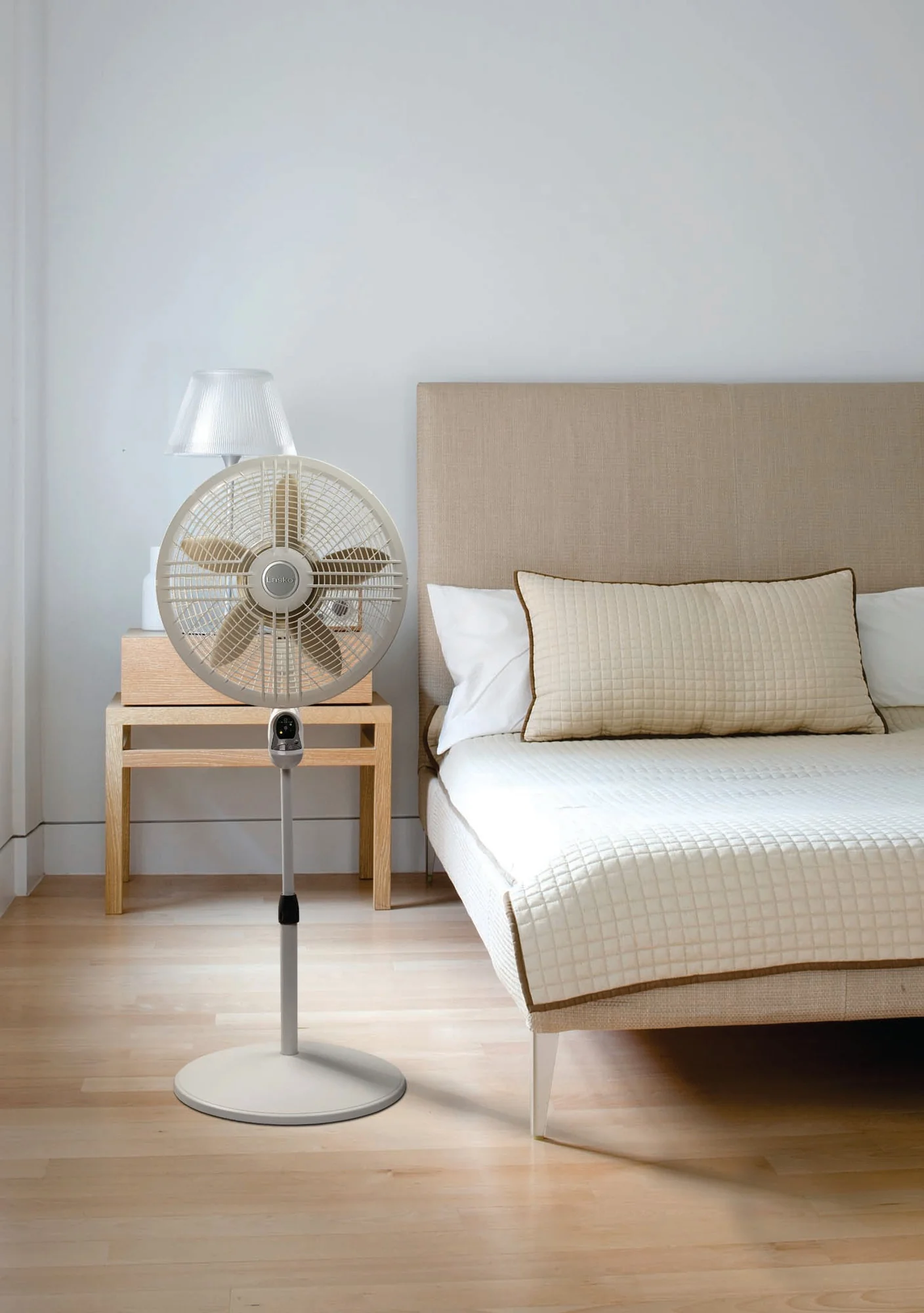 Lasko Performance 18" 3-Speed Pedestal Fan with Remote & Timer (white, model 1880) - Image 8